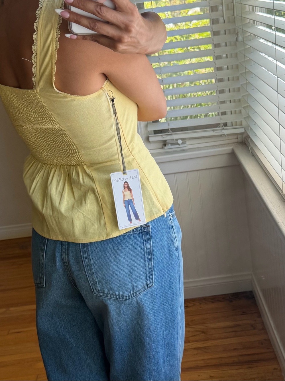 Feminine Yellow Lace-Trim Button Front Tank Top - Picture 2 of 4